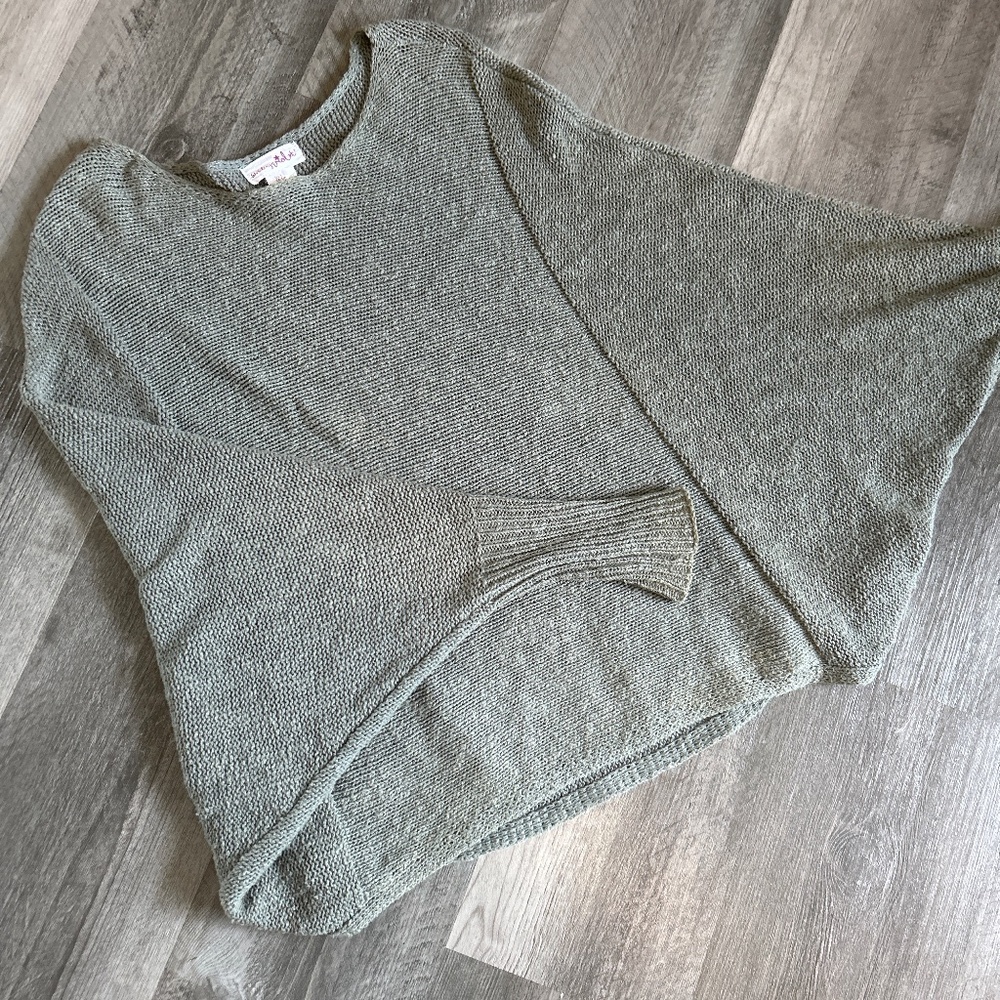 100% cotton Batwing sage green medium sweater knit